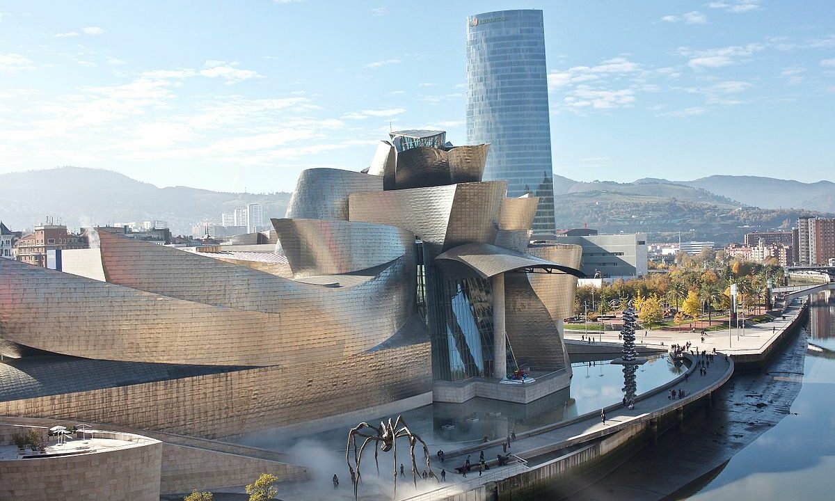 El Guggenheim Bilbao abrirá este lunes para atender la alta demanda de visitantes en Navidad