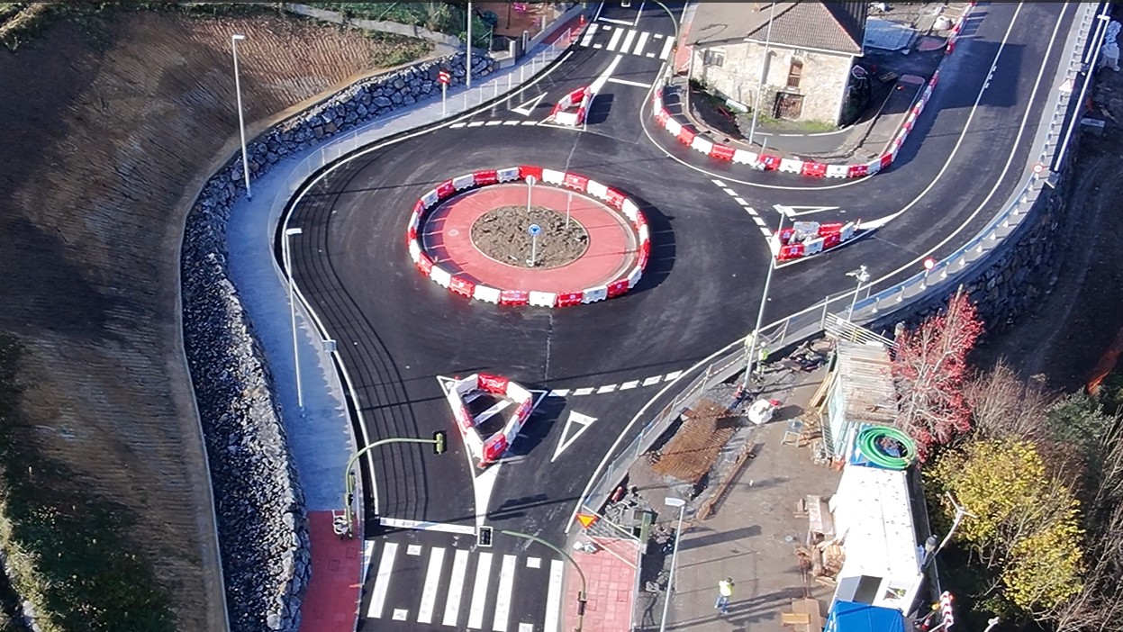 Artzentales estrena rotonda en la BI-630: tráfico más seguro y nuevos itinerarios peatonales