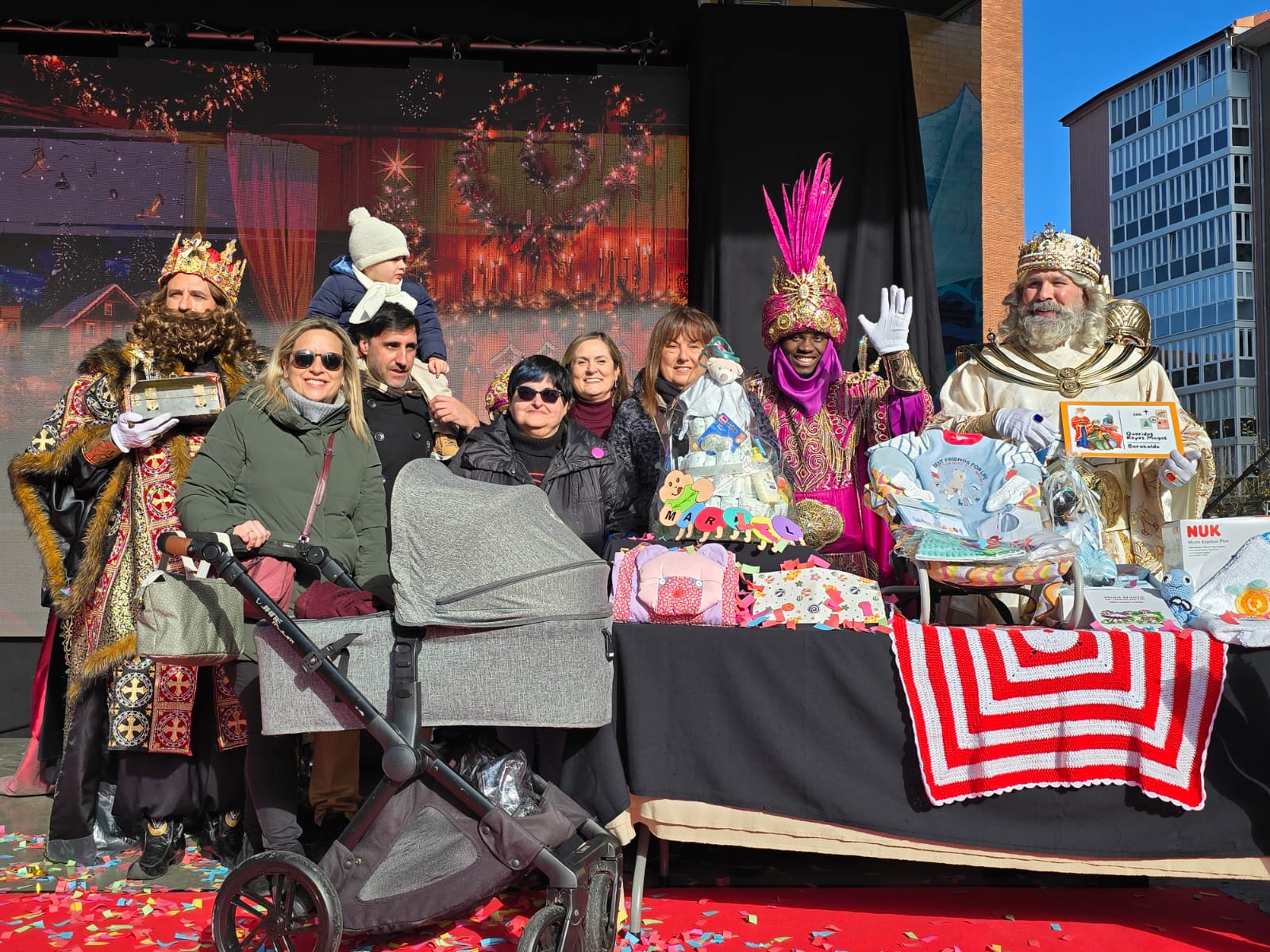 Al Reyes Los Reyes Magos conocen a Markel, el primer bebé nacido en Navidad en ...