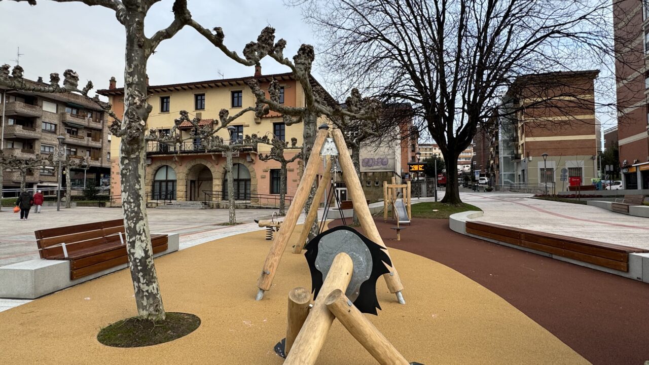 Derio estrena una Herriko Plaza más verde, accesible y pensada para todas las edades