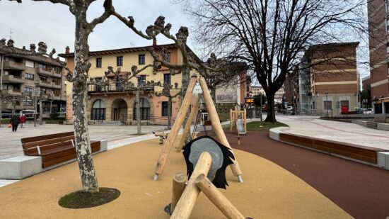 Derio estrena una Herriko Plaza más verde, accesible y pensada para todas las edades