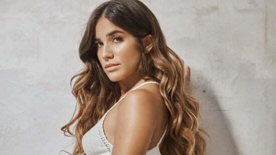 Julia Medina convierte la herida en hogar con “Mi Templo”