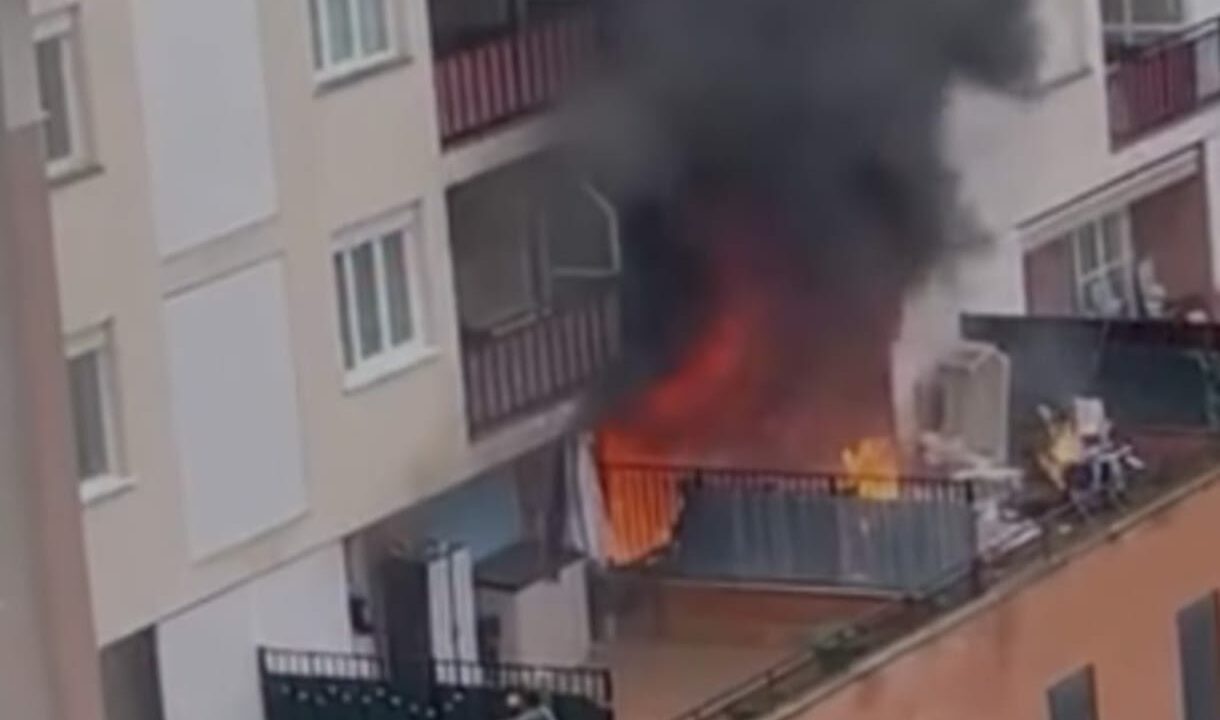 Siete personas heridas leves por un incendio en Atxuri causado por un patinete eléctrico