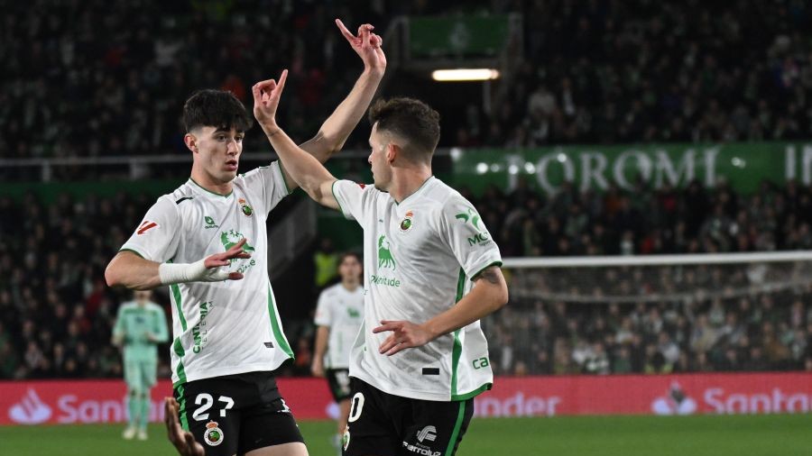 Llegar y besar el santo: debut con gol de Manex Lozano en el Racing de Santander