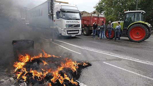 Reabierta la frontera con Francia tras cuatro días de bloqueo por las protestas de agricultores
