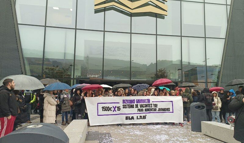 Nueva huelga en la limpieza de edificios de Bizkaia por el bloqueo del convenio