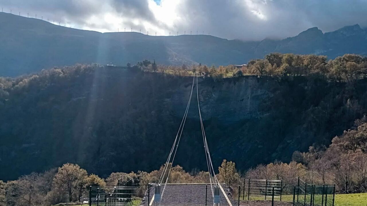 La tirolina a una hora de Bilbao que te dejará sin palabras por su espectacular paisaje
