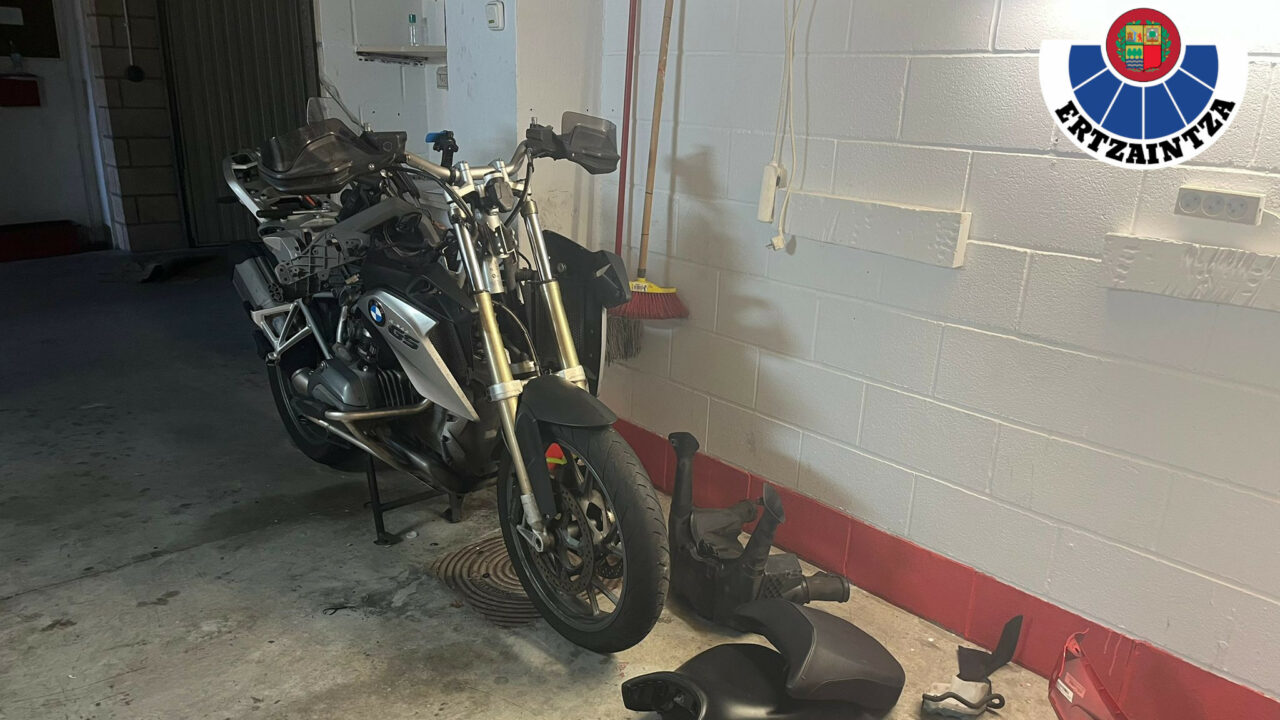 La Ertzaintza desmantela en Bizkaia una banda especializada en el robo de motos de gran cilindrada