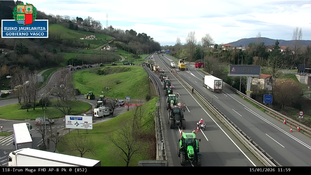 Agricultores y ganaderos protestan hoy en el peaje de Biriatu con una gran tractorada
