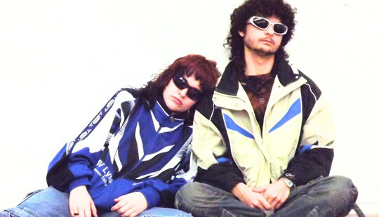 Adur, el dúo bilbaíno que está haciendo sonar el euskera con energía y actitud