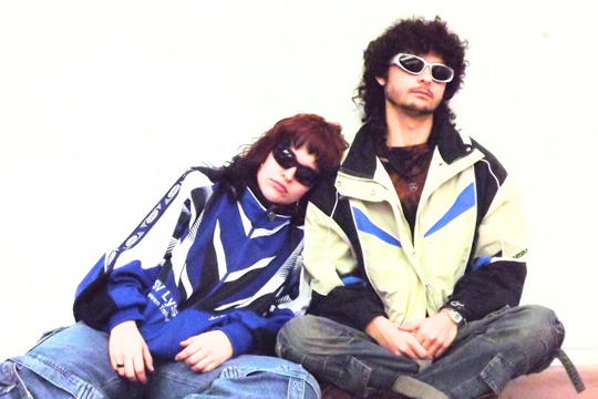 Adur, el dúo bilbaíno que está haciendo sonar el euskera con energía y actitud