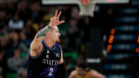 Un Surne Bilbao en estado de gracia anula a La Laguna Tenerife