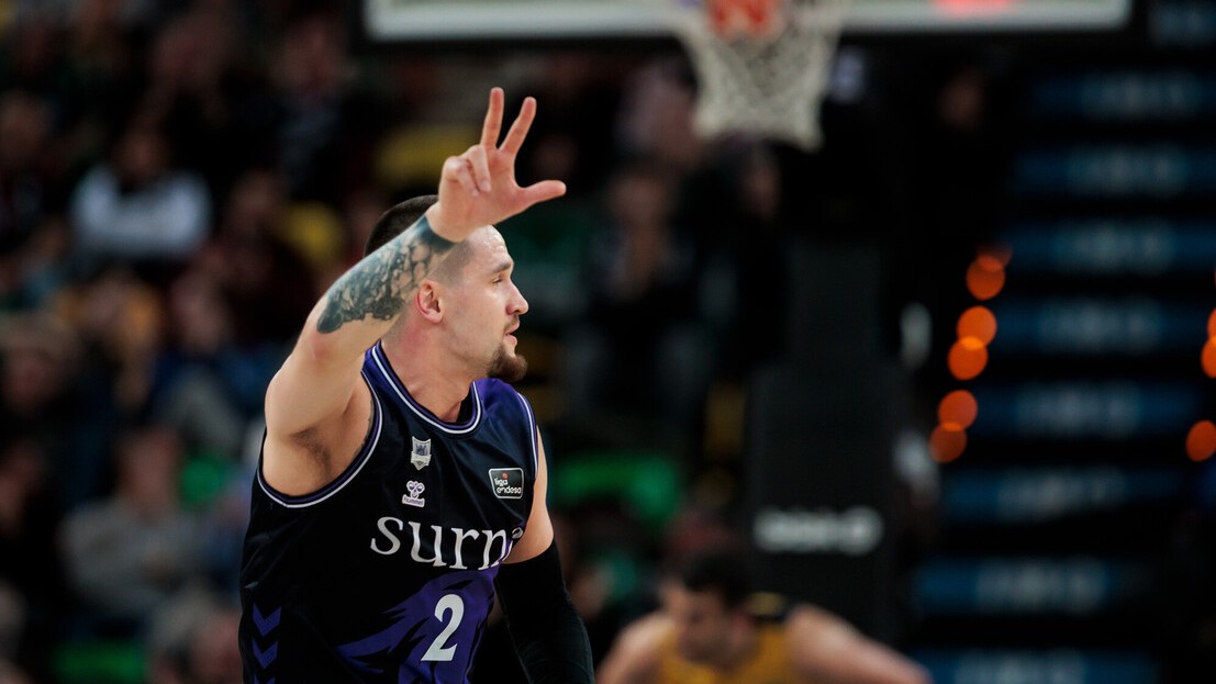 Un Surne Bilbao en estado de gracia anula a La Laguna Tenerife