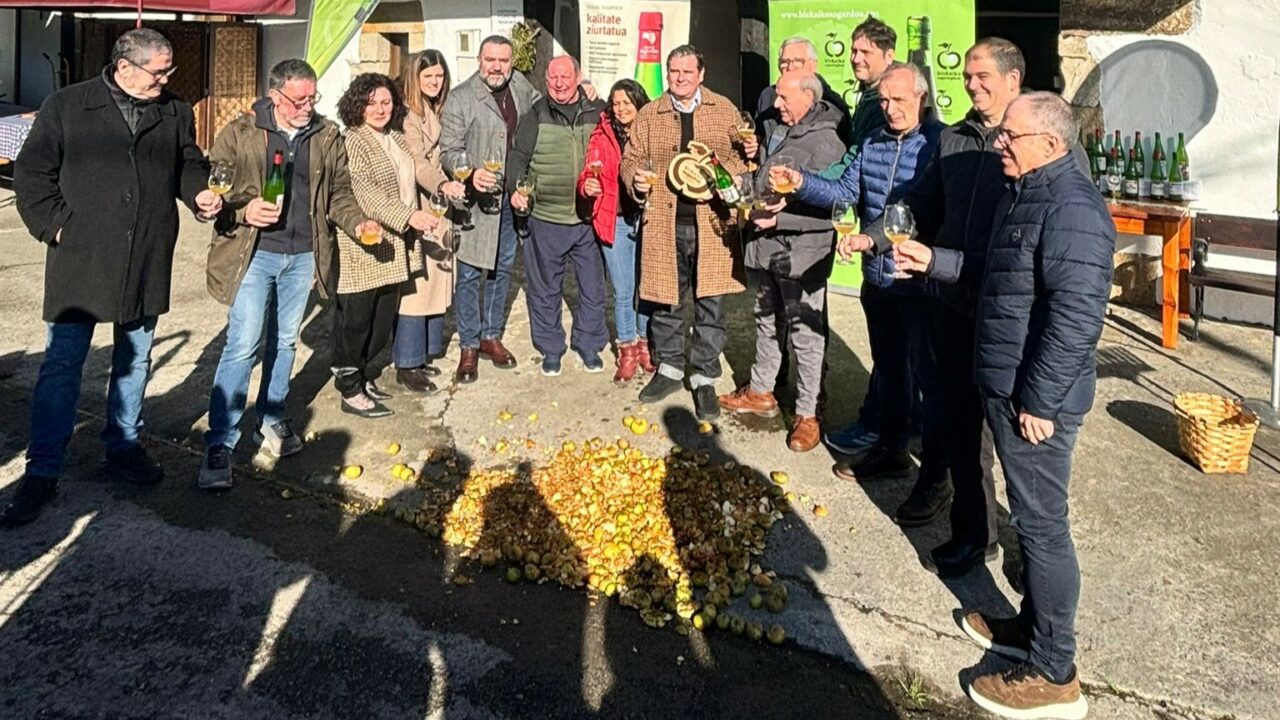 Inaugurada la temporada de sidra en Bizkaia con una cosecha de 98.500 litros
