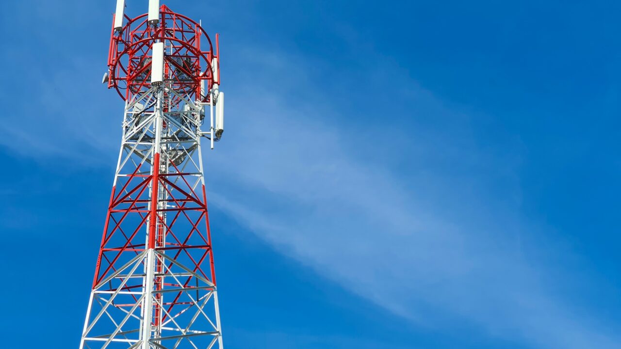 Bizkaia da el primer paso para que los ayuntamientos cobren tasas a las antenas de telefonía móvil
