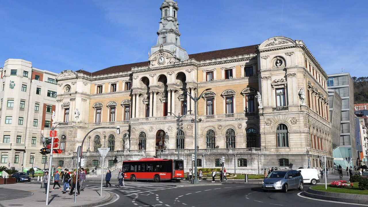 Bilbao informa a la ciudadanía sobre la nueva tasa de residuos urbanos que entra en vigor este año y es obligatoria