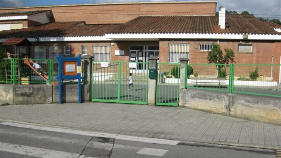 Las familias de Larrañazubi consideran que su cierre abocará a los niños al «fracaso escolar»