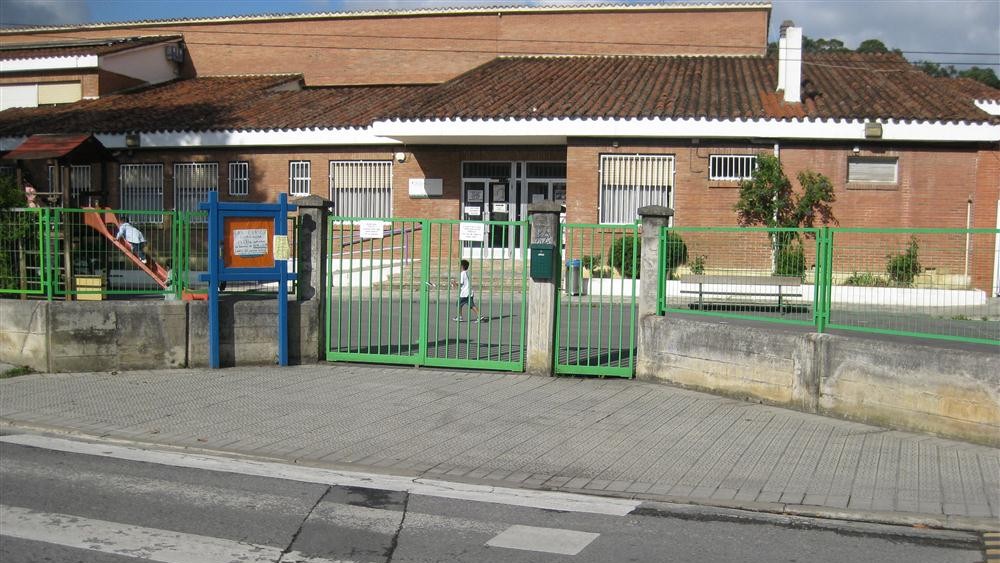 Las familias de Larrañazubi consideran que su cierre abocará a los niños al «fracaso escolar»