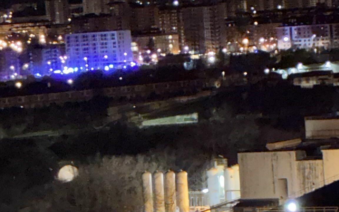 Incumple la orden de alejamiento, se da a la fuga con su hijo y provoca un accidente