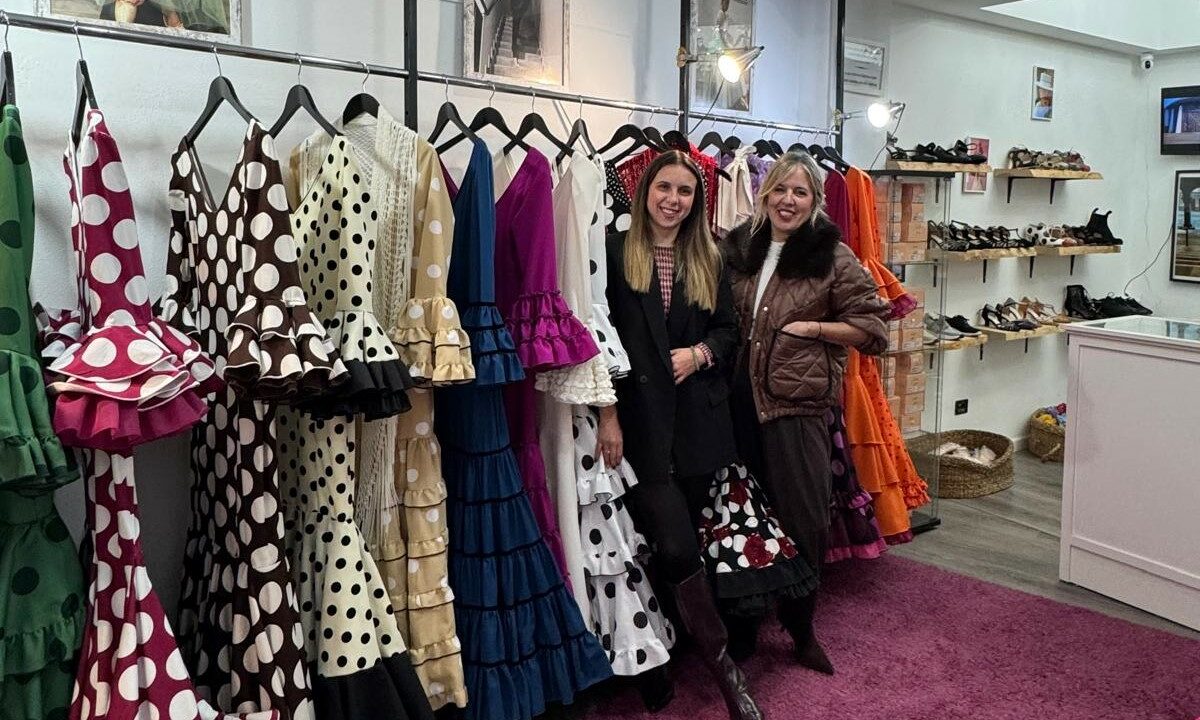 La historia de ingenio de Susana y Alejandra, la madre e hija que visten Sevilla desde el norte