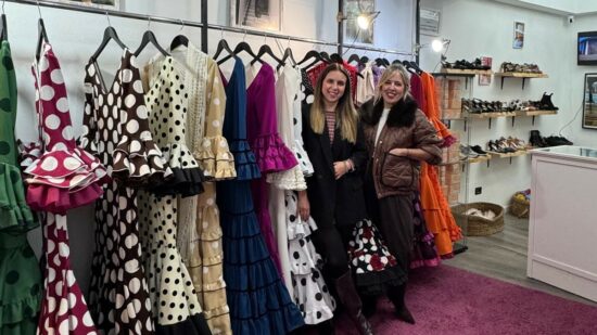La historia de ingenio de Susana y Alejandra, la madre e hija que visten Sevilla desde el norte
