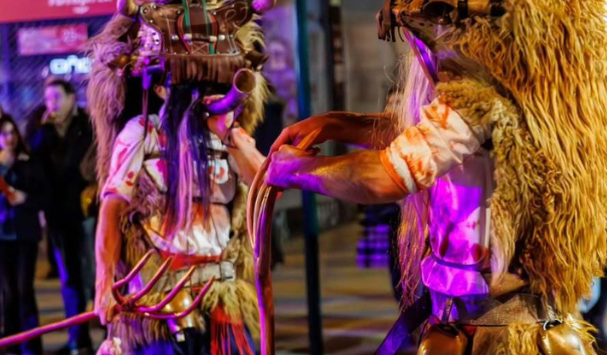 Galdakao y Altsasu firman su hermanamiento tras medio siglo unidos por los carnavales