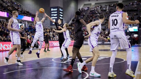 El Surne Bilbao cierra una primera vuelta notable derrotando a Covirán Granada