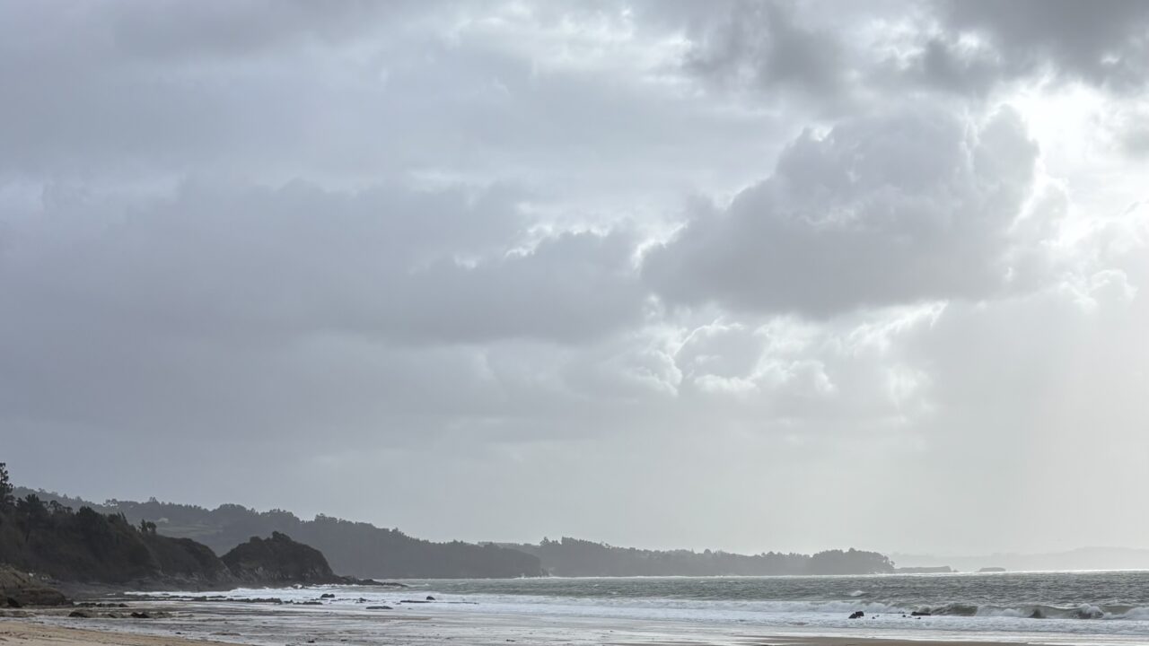 La borrasca Joseph llega a Bizkaia con lluvias intensas, viento fuerte y oleaje peligroso