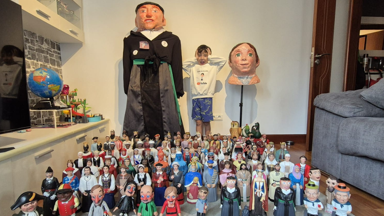 Hodei, el niño de 7 años que ha creado una comunidad coleccionando gigantes