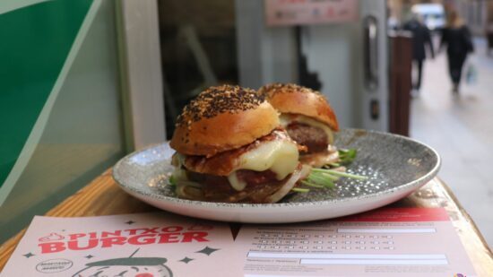 El Casco Viejo de Bilbao celebra el IV Concurso de Pintxo Burger con 19 bares participantes