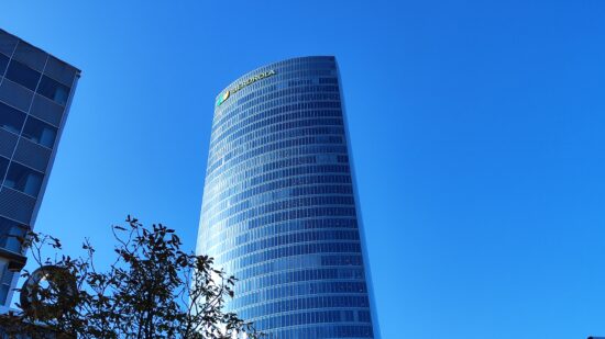 Este es el emblemático edificio que iluminará Iberdrola en Bilbao como parte de su 125 aniversario
