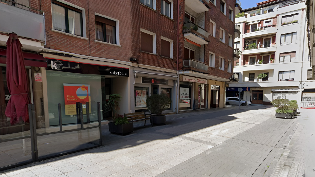 Un paquete sospechoso en un banco de Getxo obliga a desalojar la zona durante dos horas