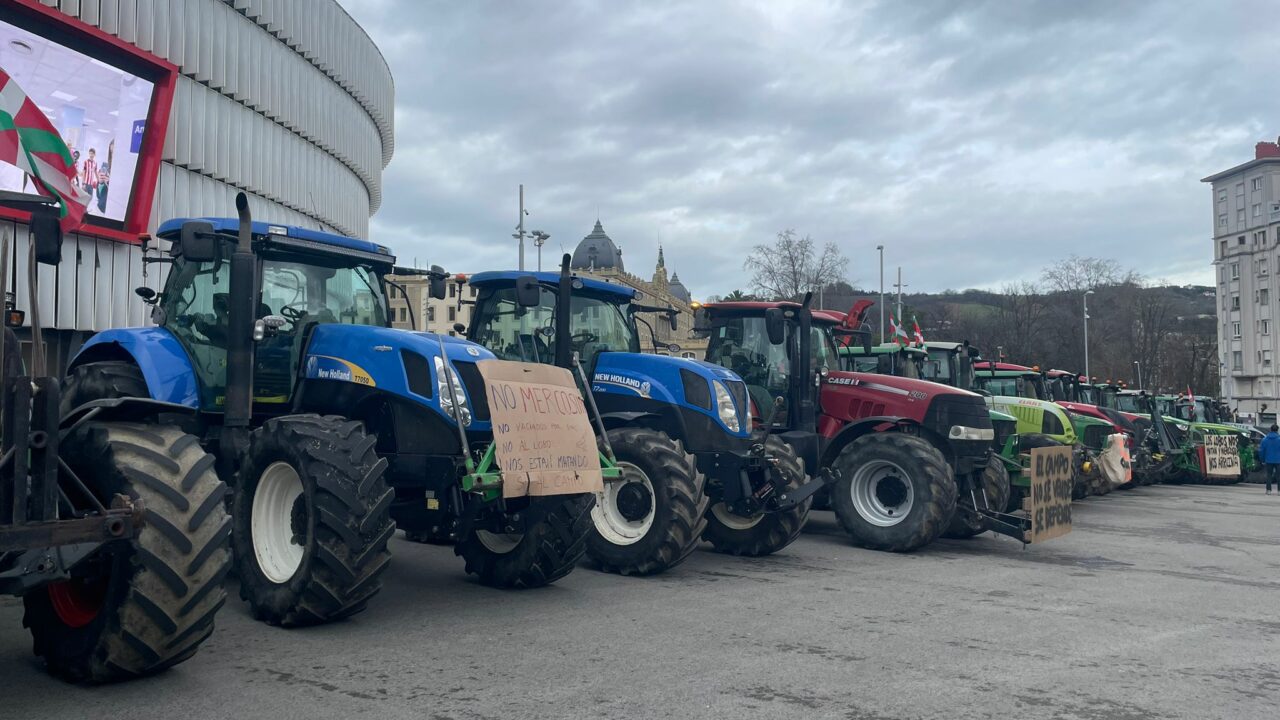 Agricultores y ganaderos toman las calles de Bilbao en señal de protesta contra el acuerdo entre la Unión Europea y Mercosur