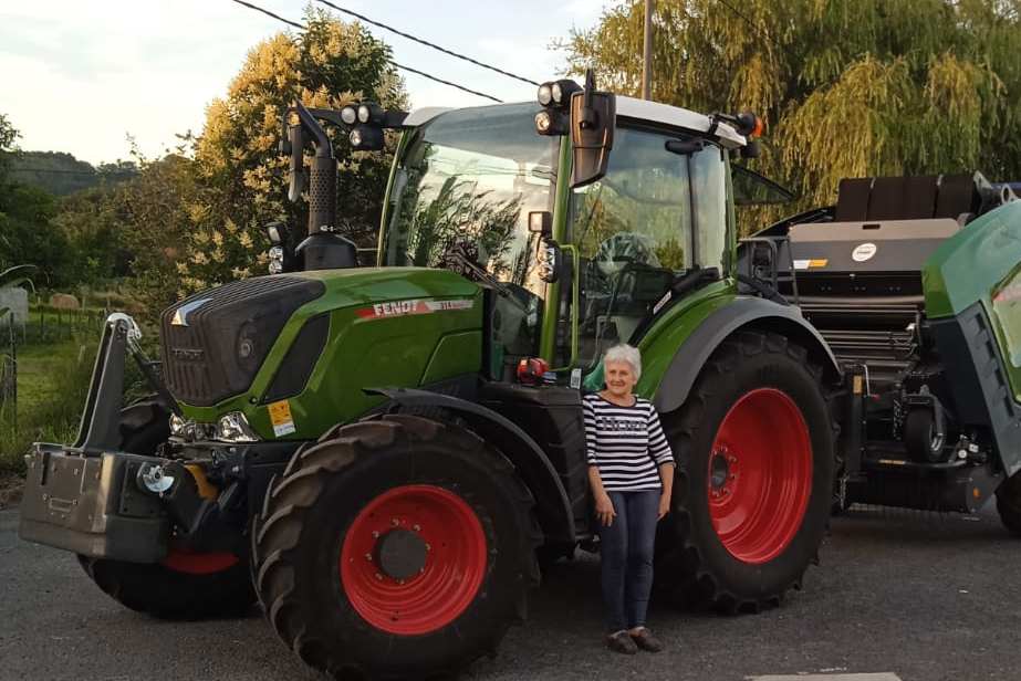 Con 77 años y 30 vacas: la ganadera que estuvo en la tractorada de Bilbao
