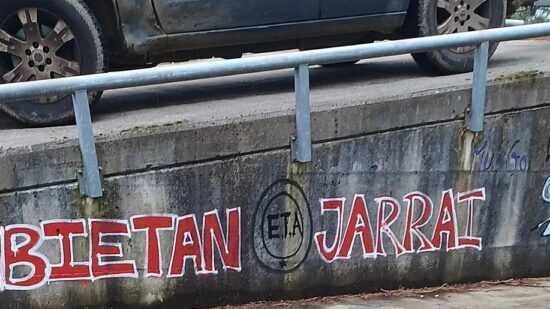 Leioa rechaza las pintadas de enaltecimiento de ETA con el apoyo de todos los grupos salvo EH Bildu