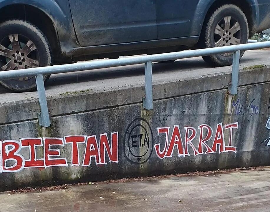 Leioa rechaza las pintadas de enaltecimiento de ETA con el apoyo de todos los grupos salvo EH Bildu