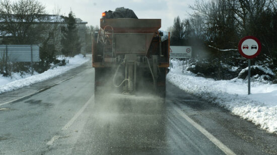 La nieve complica la circulación en varios puertos de montaña del norte