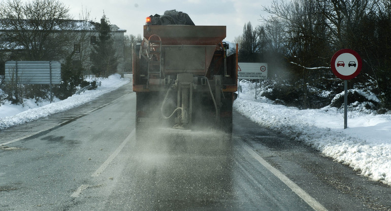 La nieve complica la circulación en varios puertos de montaña del norte