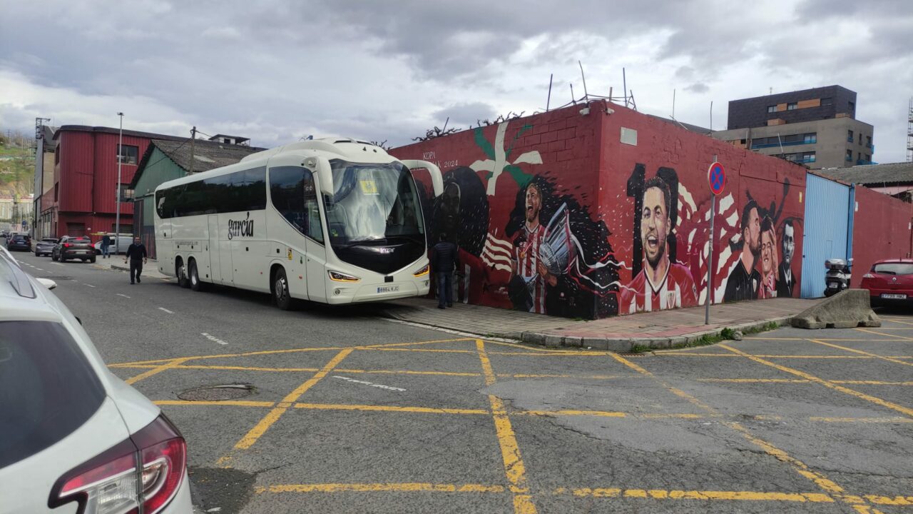 Restaurado el mural de los hermanos Williams en Lutxana