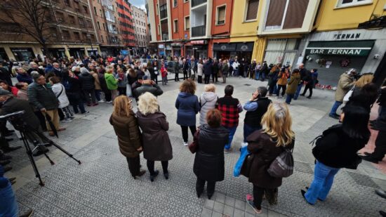 Uribarri se concentra para rendir homenaje a Luis tras su asesinato
