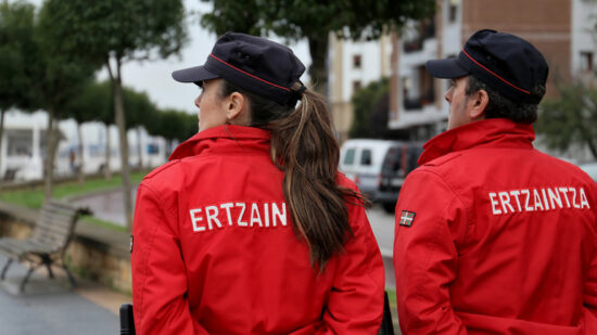 Dos detenidos en Bilbao por el robo  a un viandante en la calle Cortes