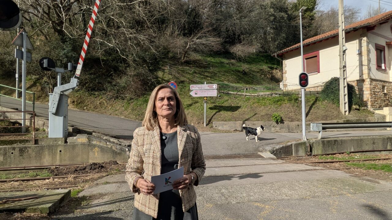 Barakaldo reclama a Eusko Trenbide Sarea soluciones urgentes por un fallo en el paso a nivel de Kastrexana