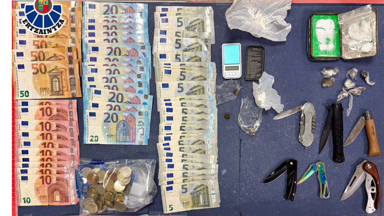 Detenida la dueña de un bar en Portugalete por tráfico de drogas y dinero oculto en la cocina