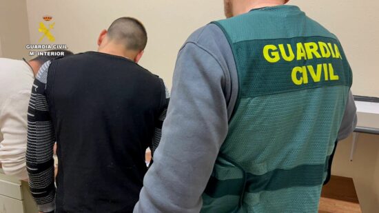 Cae en Bizkaia un grupo familiar especializado en estafas online: vendían consolas y móviles que nunca entregaban