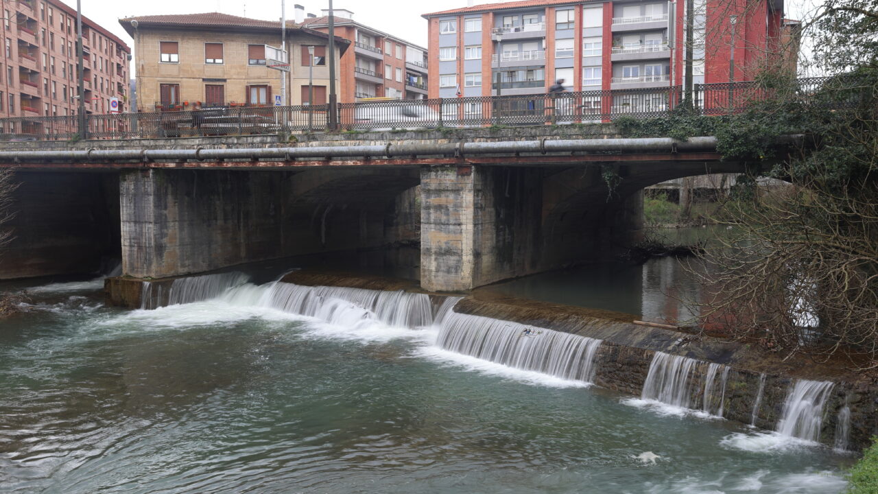 La presa de Mendizabal, sobre el Ibaizabal, será demolida para evitar inundaciones en Iurreta y Durango