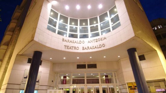 El Teatro Barakaldo se convierte en parada cultural esta semana con música medieval y humor en el bar