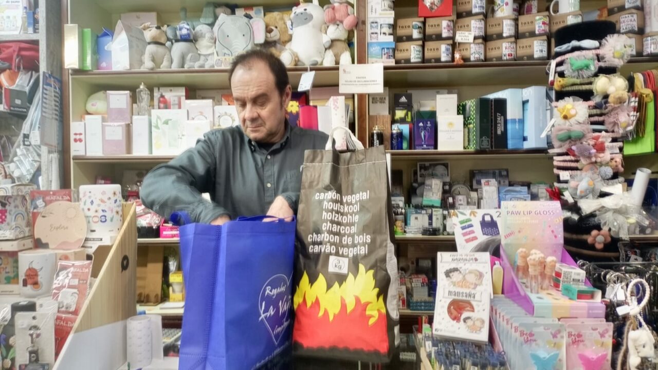 Espe y Chema, comerciantes burgaleses: “Tras el desprendimiento, 24 comercios ayudamos a pueblos aislados”