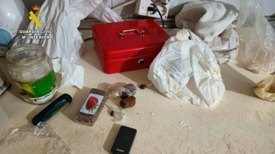 La Guardia Civil detiene en Portugalete al encargado de un bar por ocultar 134 gramos de resina de hachís