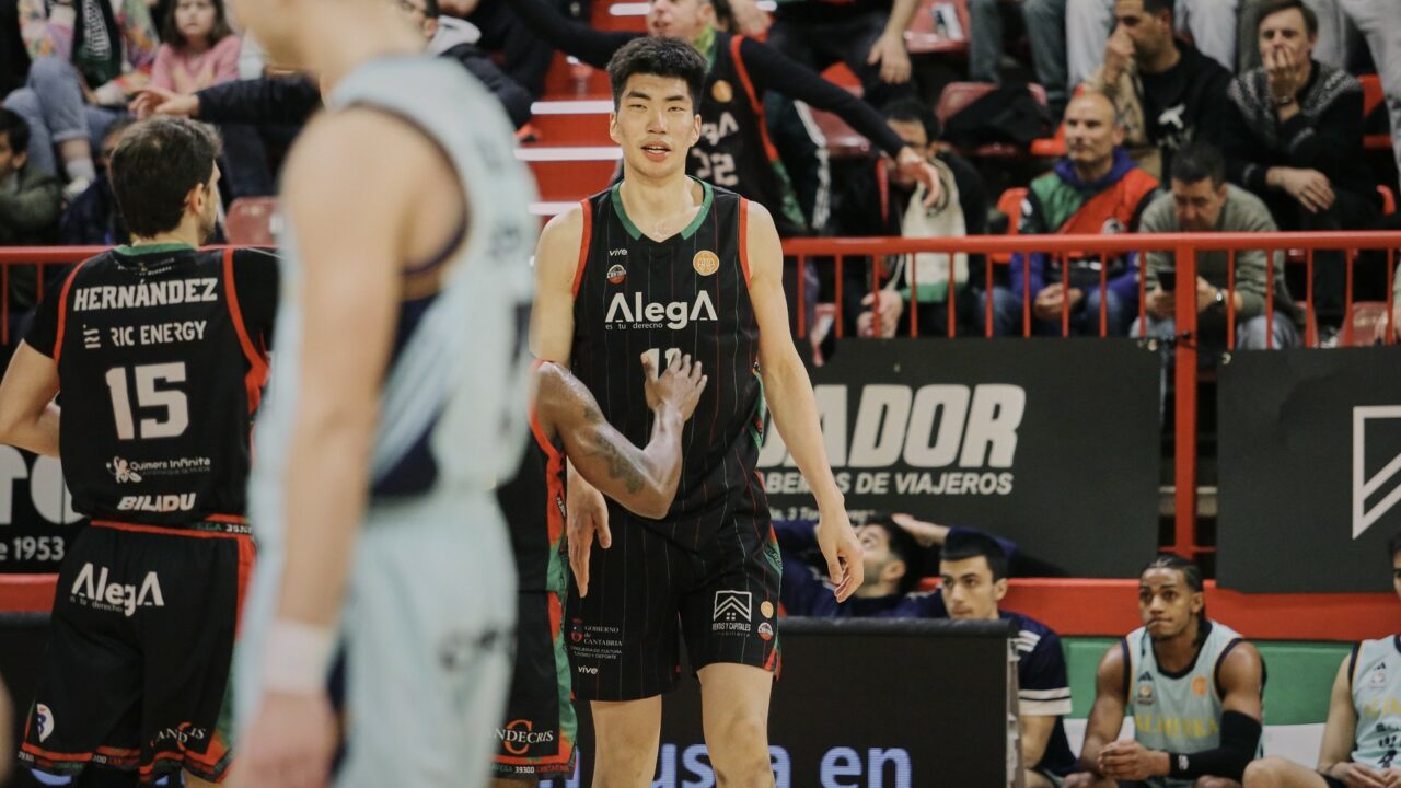 Jiahao Yu, la perla china del Surne Bilbao, deja una actuación de impacto en Primera FEB