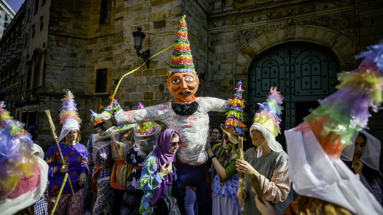 Lluvia, teatro, conciertos y mucho carnaval en Bilbao y alrededores